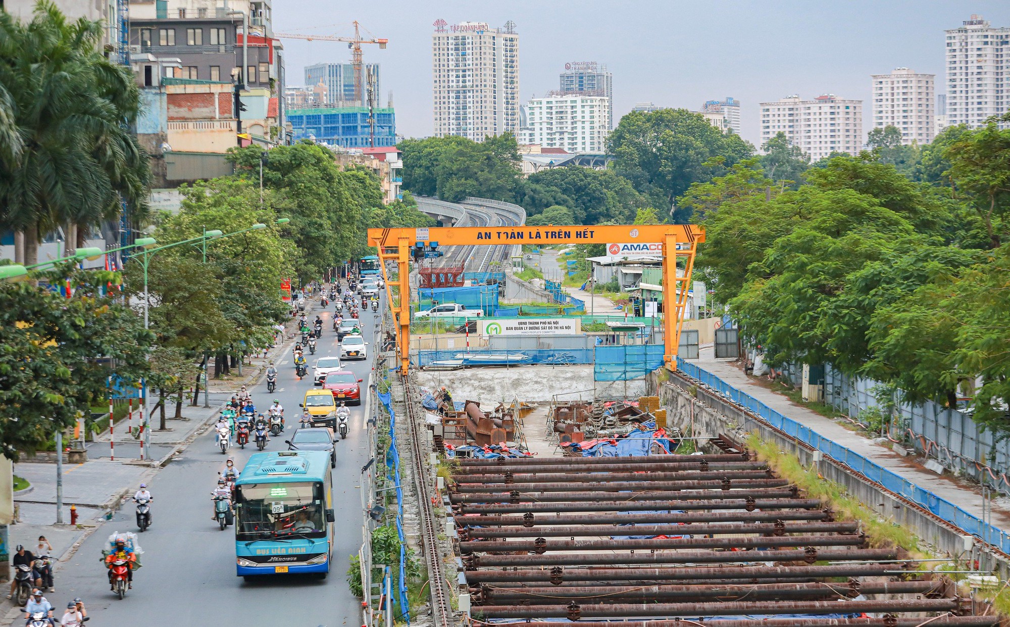 Nhà thầu tuyến Nhổn - ga Hà Nội sắp tháo rào chắn, hoàn trả nhiều vị trí mặt đường - Ảnh 13. Nhà thầu tuyến Nhổn - ga Hà Nội sắp tháo rào chắn, hoàn trả nhiều vị trí mặt đường - Ảnh 13.
