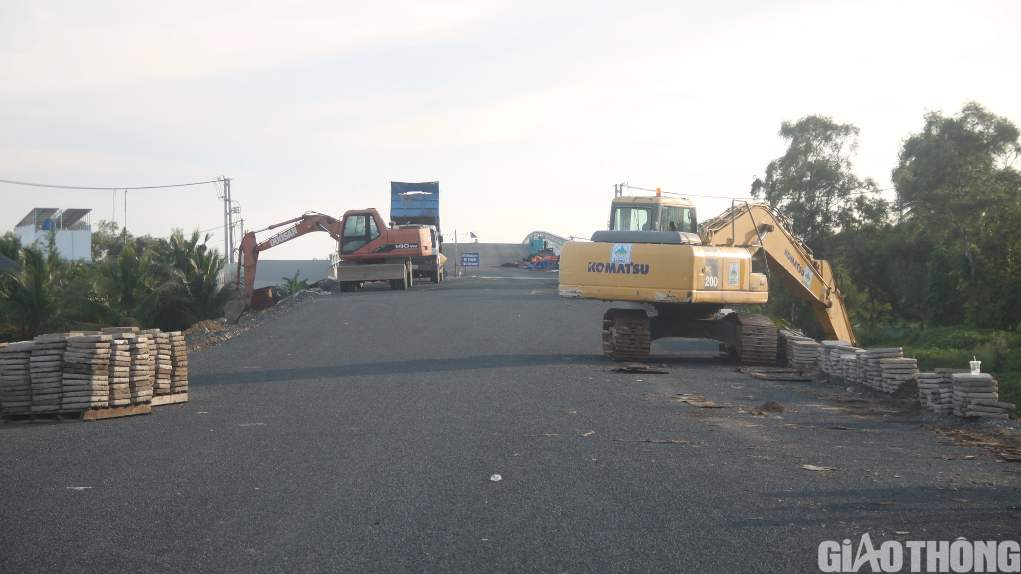 Cận cảnh đường tránh quốc lộ 1 qua TP Cà Mau sắp hoàn thành - Ảnh 8.