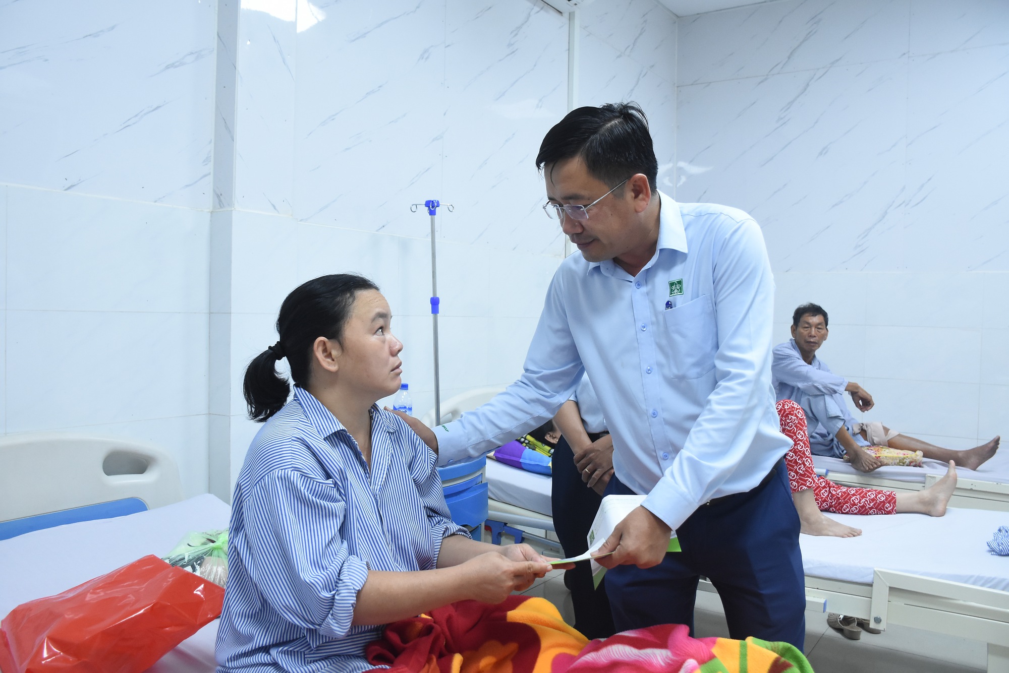Vụ nổ súng ở Quảng Ngãi: Sức khỏe hai nữ lao công tiến triển tốt, cho phép xuất viện - Ảnh 1. Vụ nổ súng ở Quảng Ngãi: Sức khỏe hai nữ lao công tiến triển tốt, cho phép xuất viện - Ảnh 1.