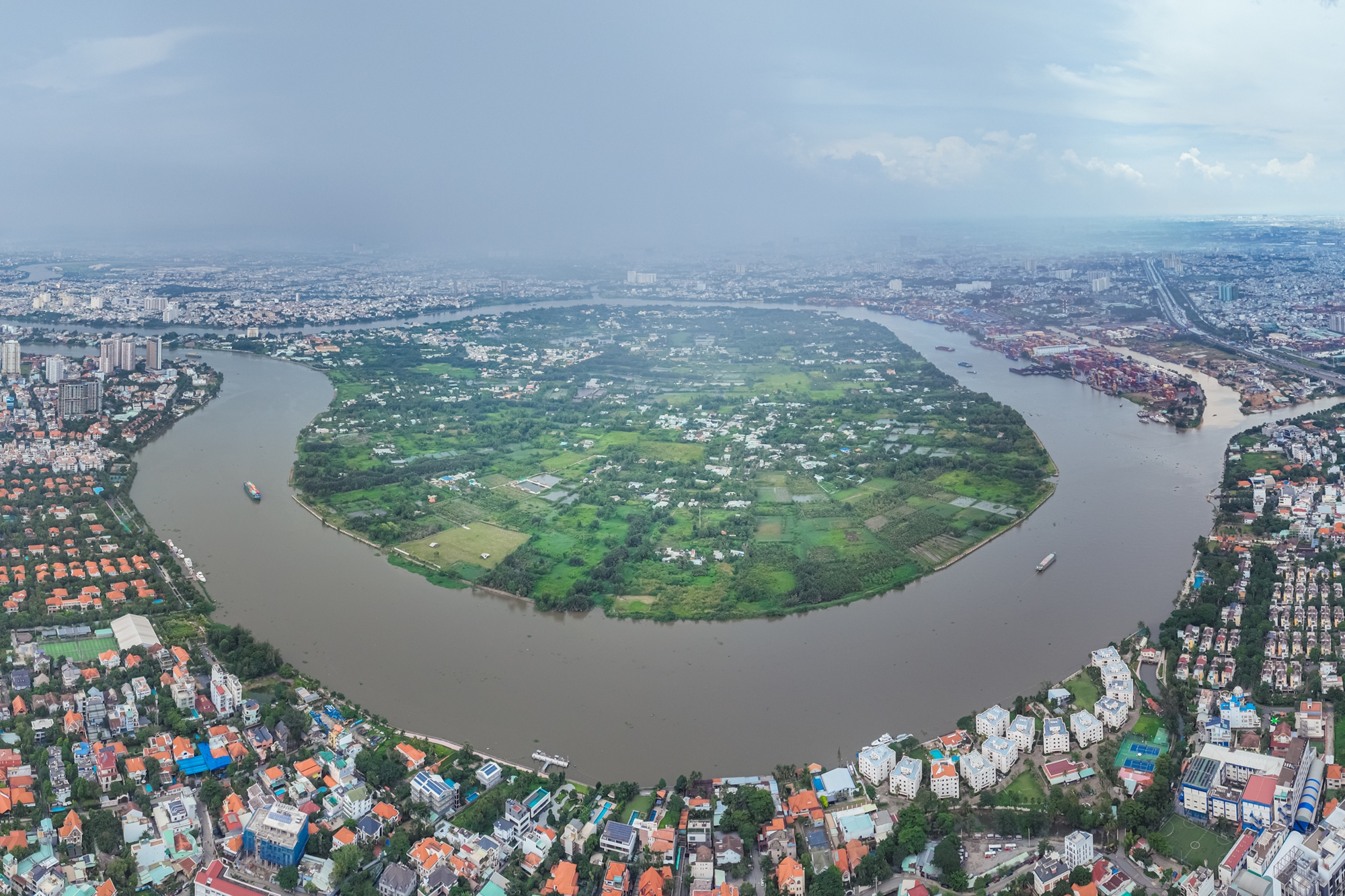 Cận cảnh bán đảo ở TP.HCM có duy nhất một tuyến đường kết nối - Ảnh 4.
