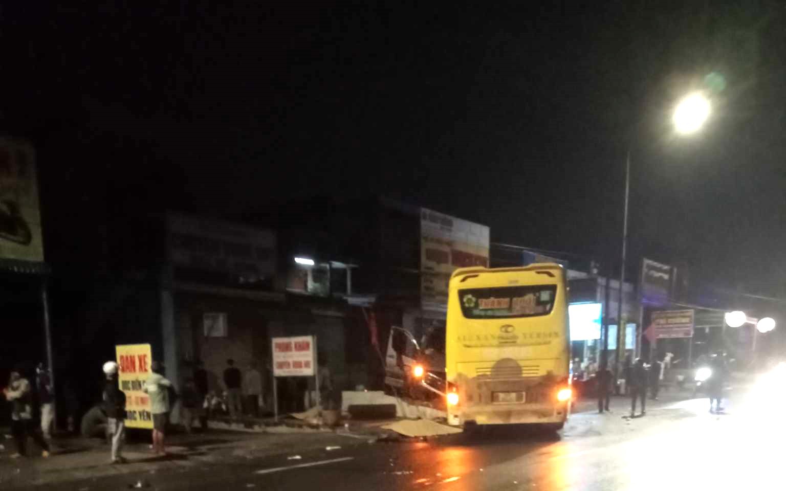 Vụ xe Thành Bưởi gây tai nạn 5 người chết: Bình Thuận không cấp phù hiệu xe 16 chỗ biển 86