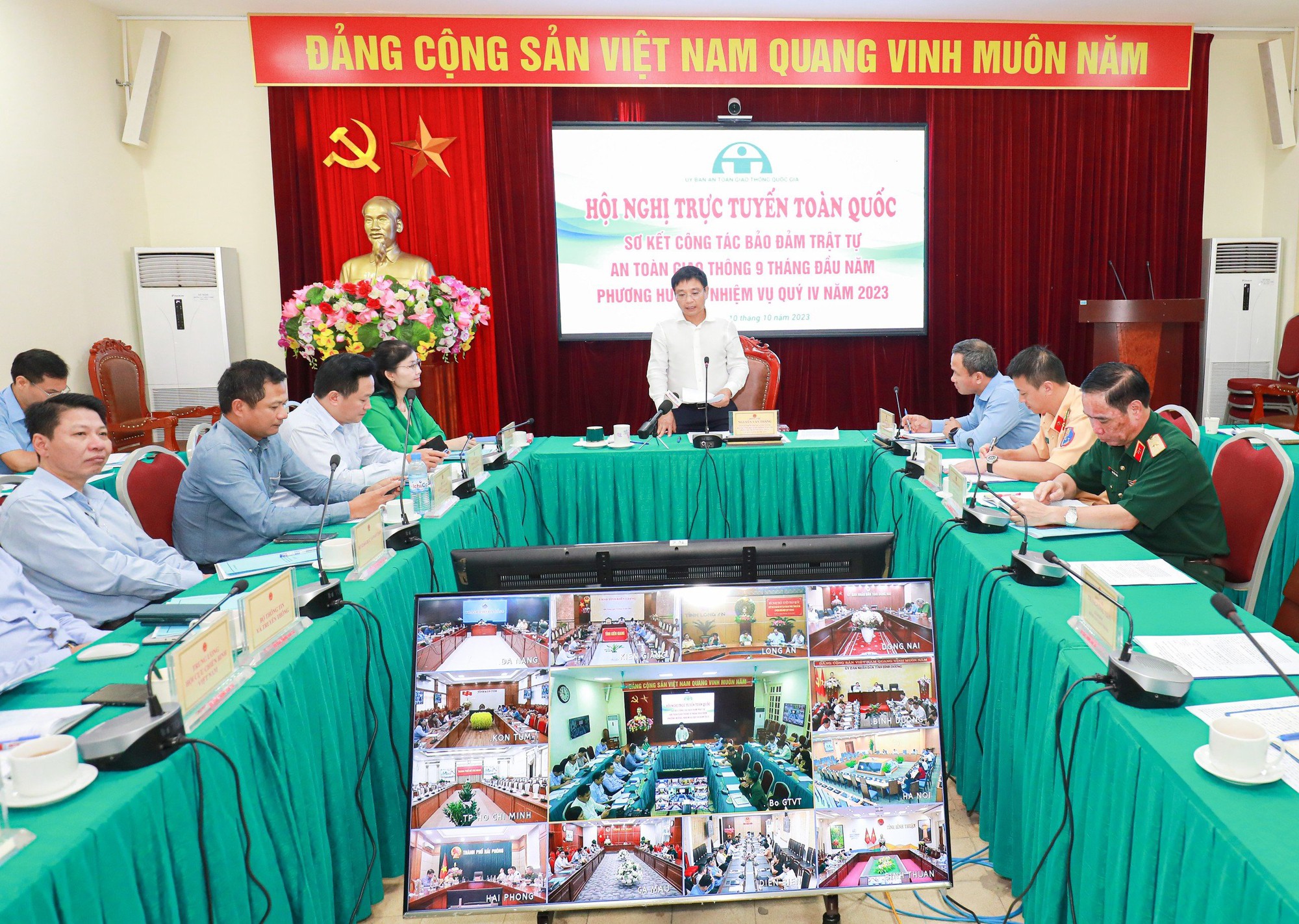Bộ trưởng Nguyễn Văn Thắng: Tăng chế tài, làm rõ trách nhiệm doanh nghiệp vận tải vi phạm - Ảnh 2.