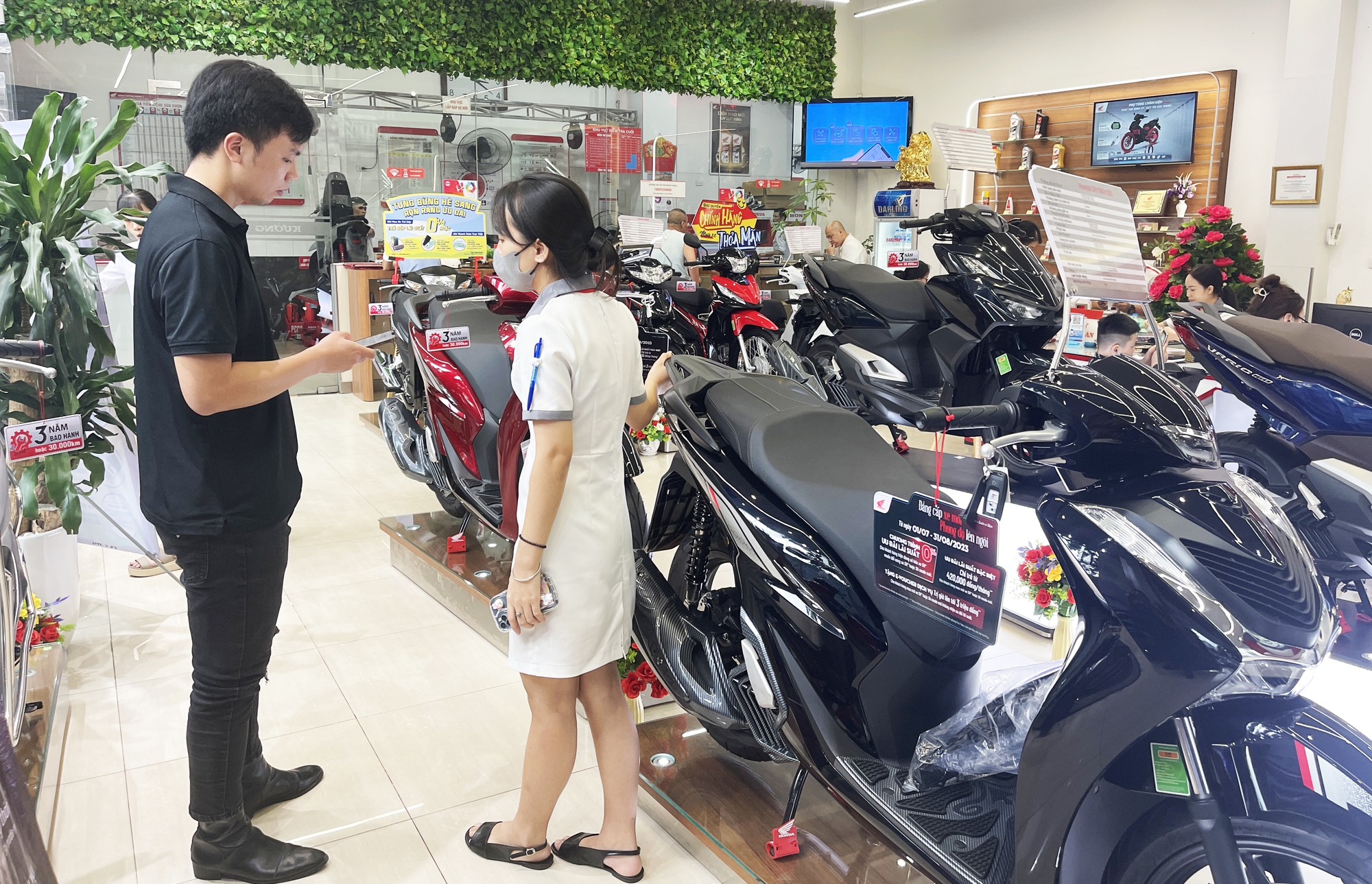Người Việt Nam mua hơn 600.000 xe máy trong ba tháng - Ảnh 1.