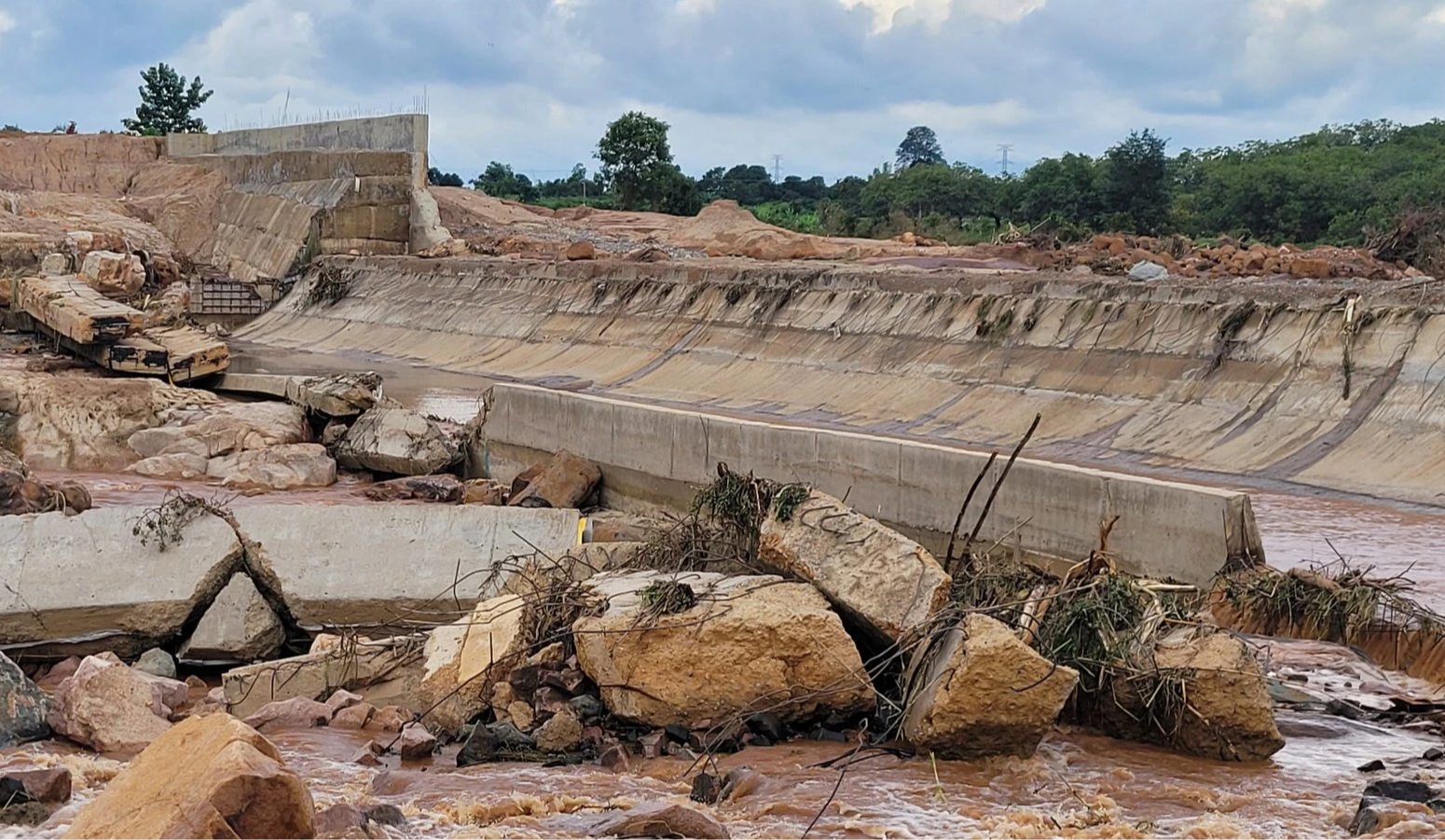 Gia Lai báo cáo không đầy đủ vụ vỡ đập thuỷ điện - Ảnh 1.