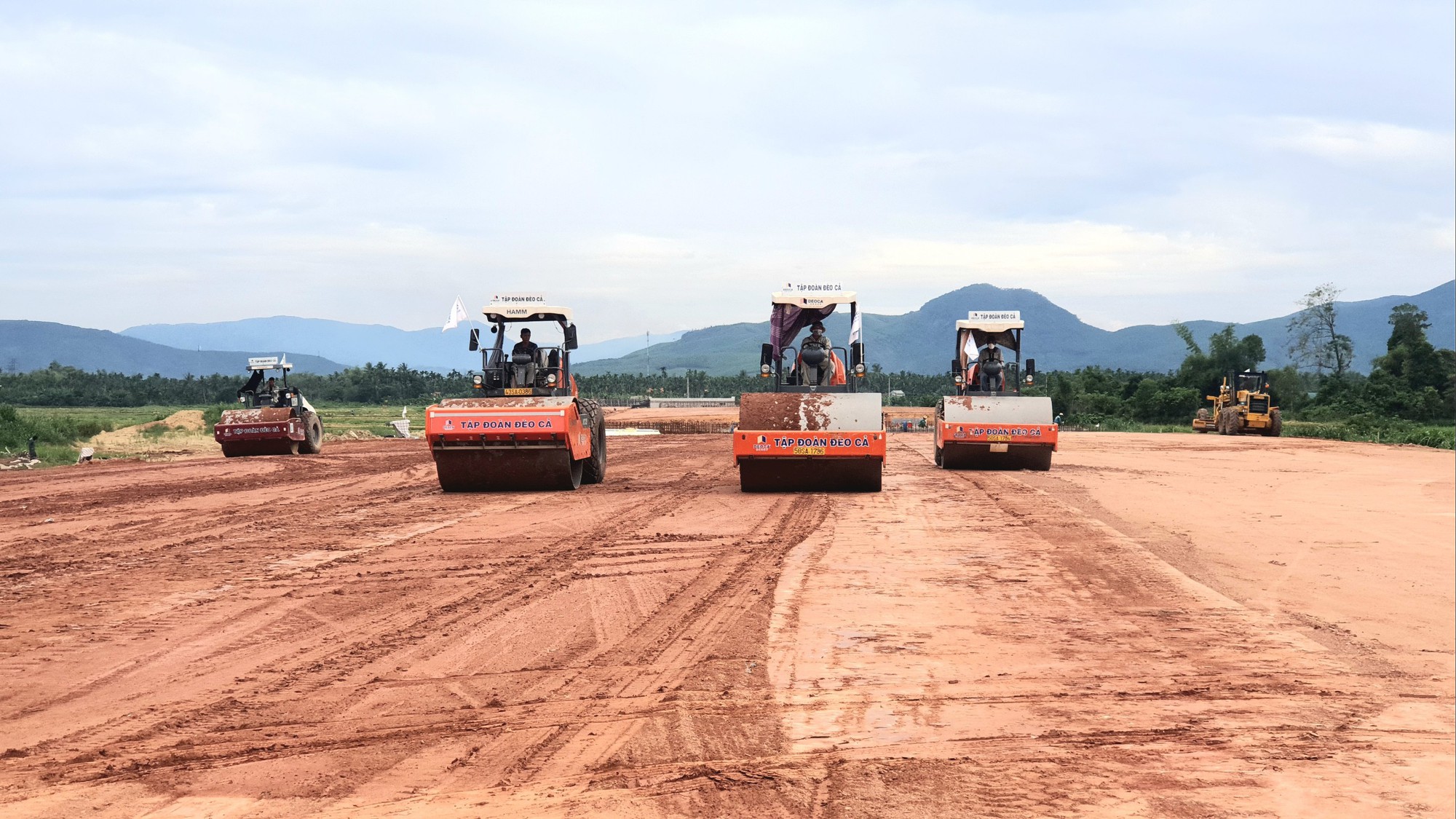 Quảng Ngãi cho phép nhà thầu thi công cao tốc hoạt động trong phạm vi các kênh thủy lợi - Ảnh 1.