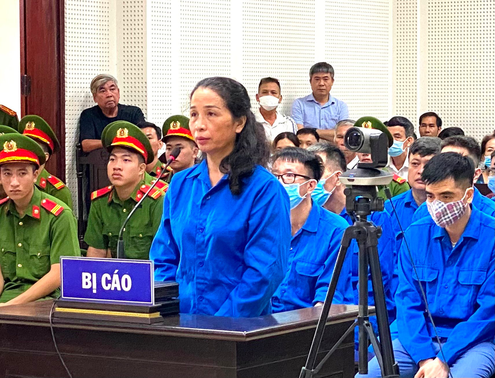 Cựu Giám đốc Sở GD-ĐT Quảng Ninh bị đề nghị 15-17 năm tù - Ảnh 1.