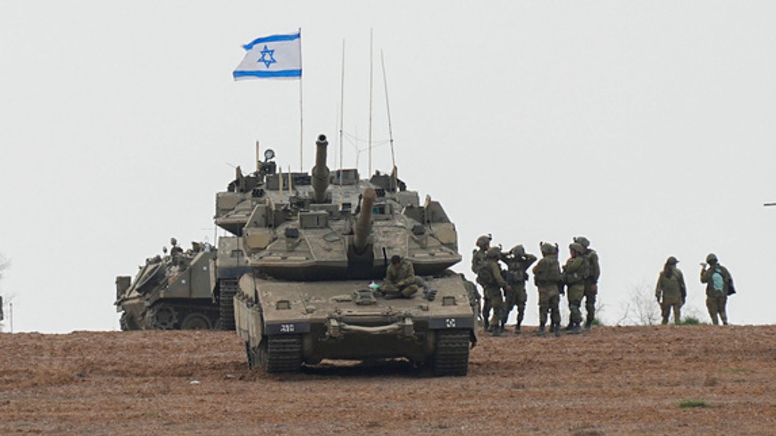 Vài giờ nữa, Israel có thể tấn công trên bộ vào Gaza: 30 vạn quân đợi lệnh, dân sơ tán gấp - Ảnh 1.