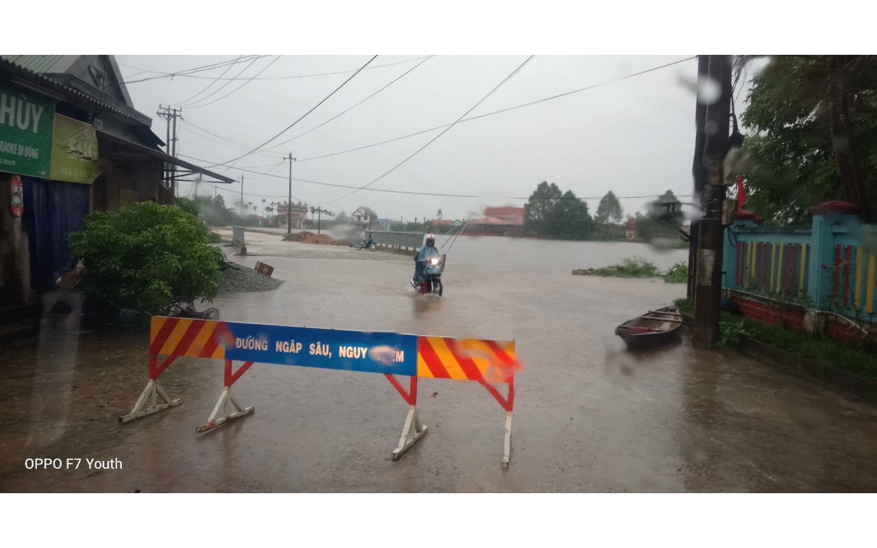 Mưa lớn, hàng trăm học sinh các xã vùng thấp trũng Thừa Thiên Huế phải nghỉ học