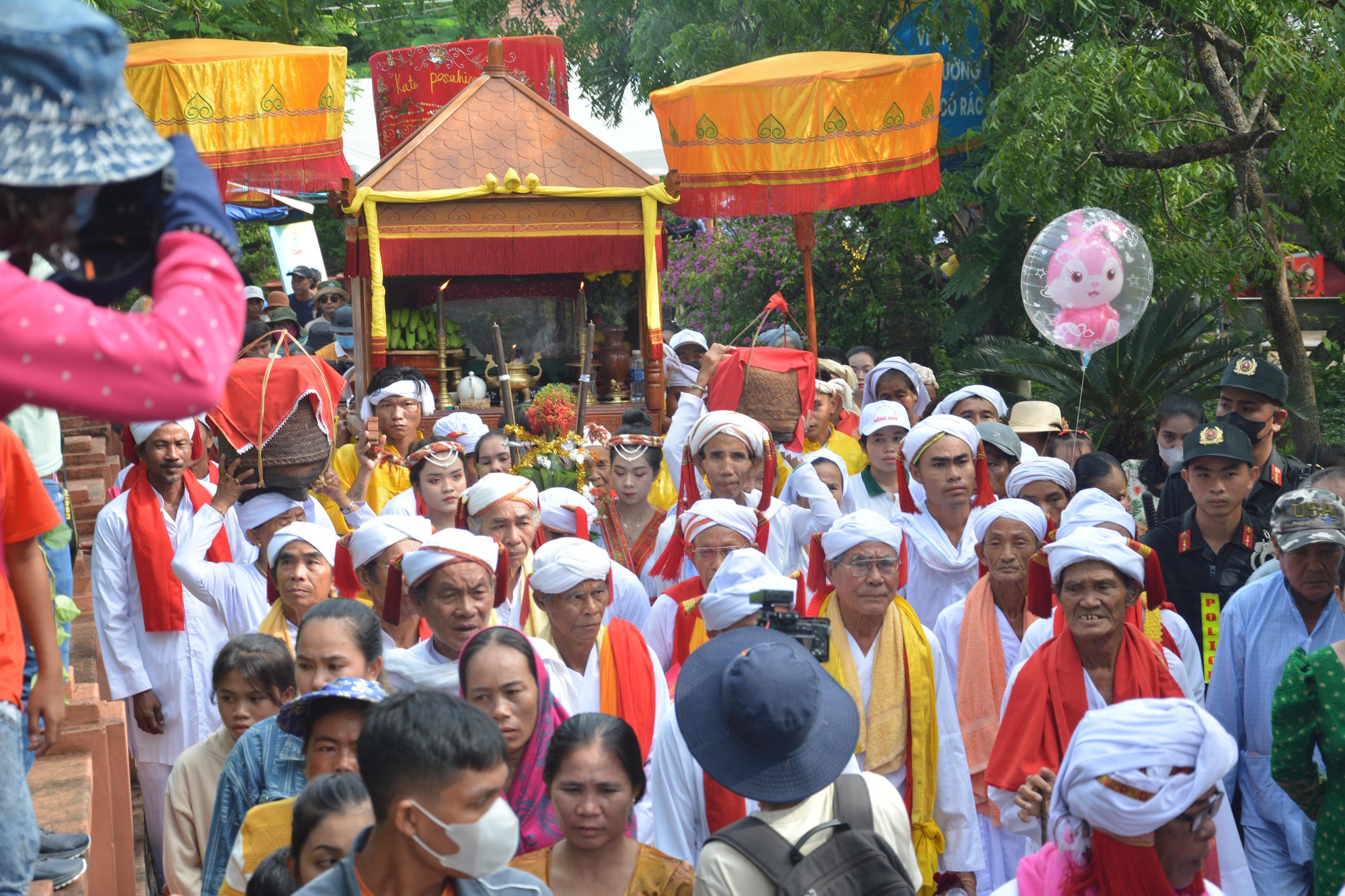 Tưng bừng lễ hội Katê người Chăm ở Bình Thuận - Ảnh 1.