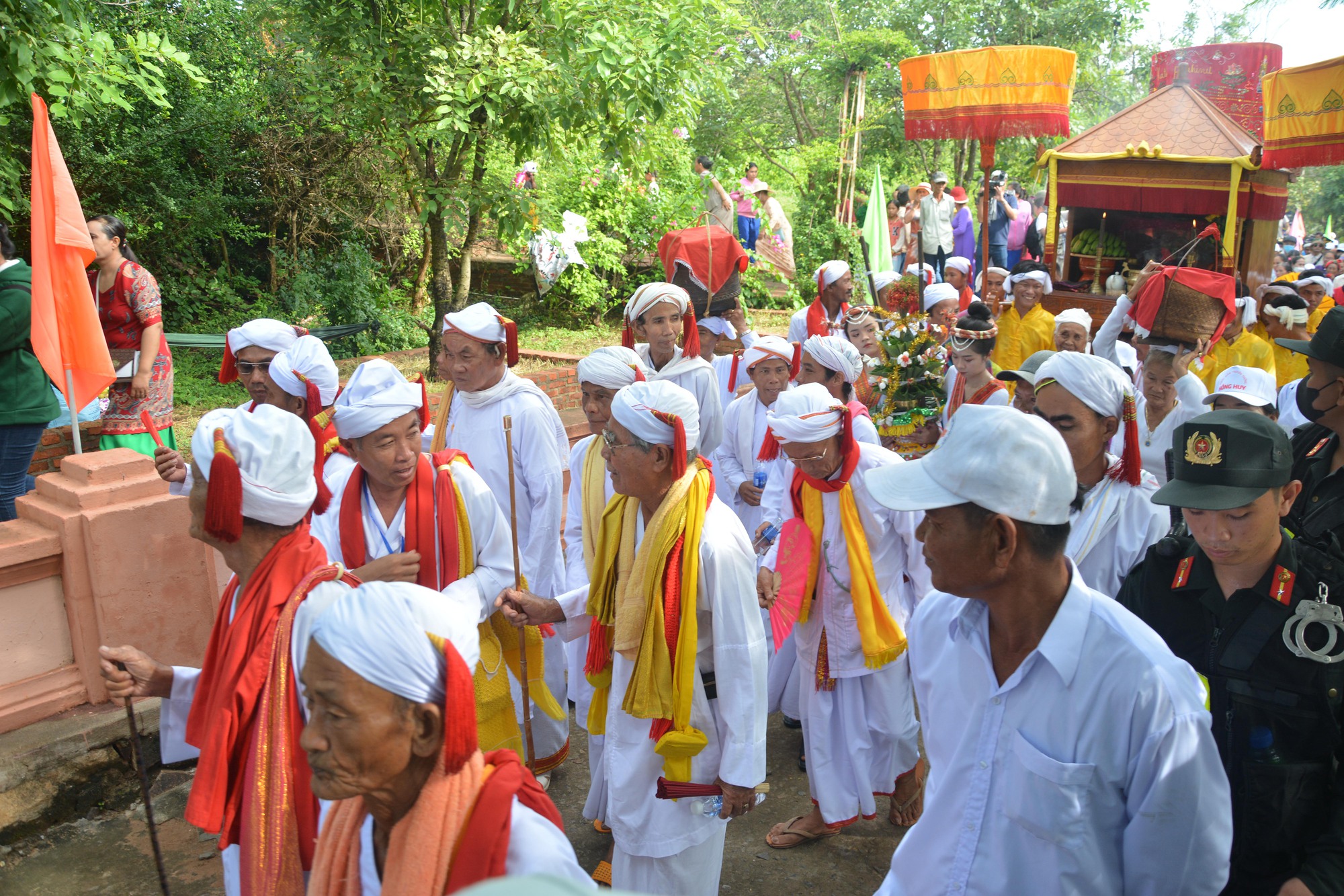 Tưng bừng lễ hội Katê người Chăm ở Bình Thuận - Ảnh 5.