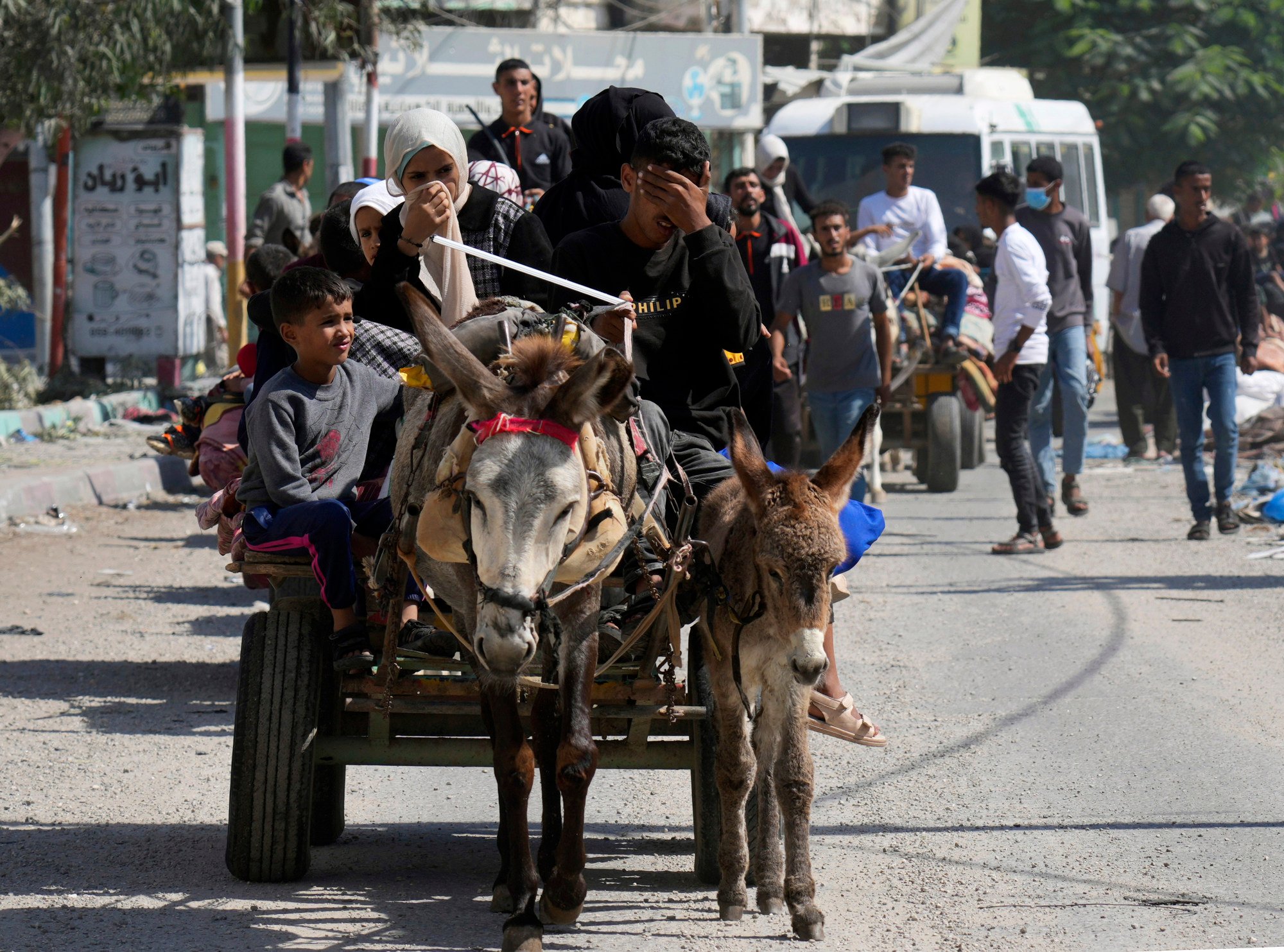 Israel chuẩn bị tấn công trên bộ, trên không và trên biển nhằm vào Dải Gaza - Ảnh 2.