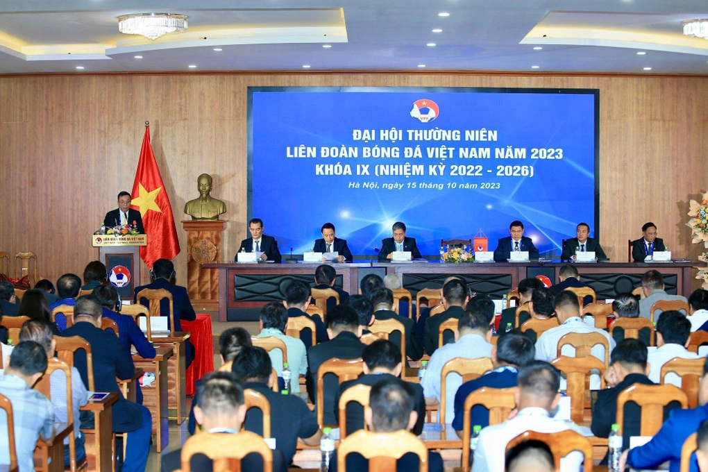 Bóng đá Việt Nam công bố doanh thu khủng chỉ sau 9 tháng đầu năm 2023  - Ảnh 1.