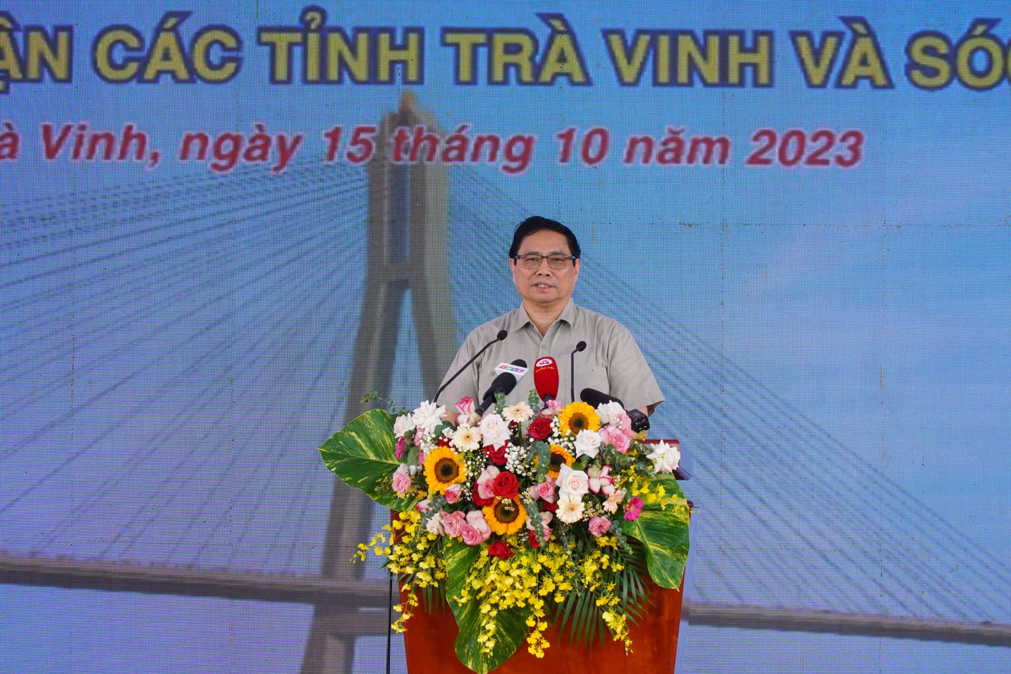 Thủ tướng ấn nút khởi công cầu Đại Ngãi vượt sông Hậu, nối Trà Vinh - Sóc Trăng - Ảnh 3.
