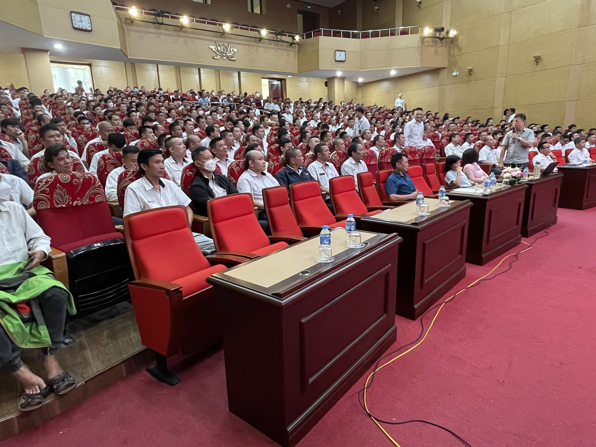 Hơn 500 lái xe taxi ở Hà Nội được tập huấn về trật tự ATGT - Ảnh 1.