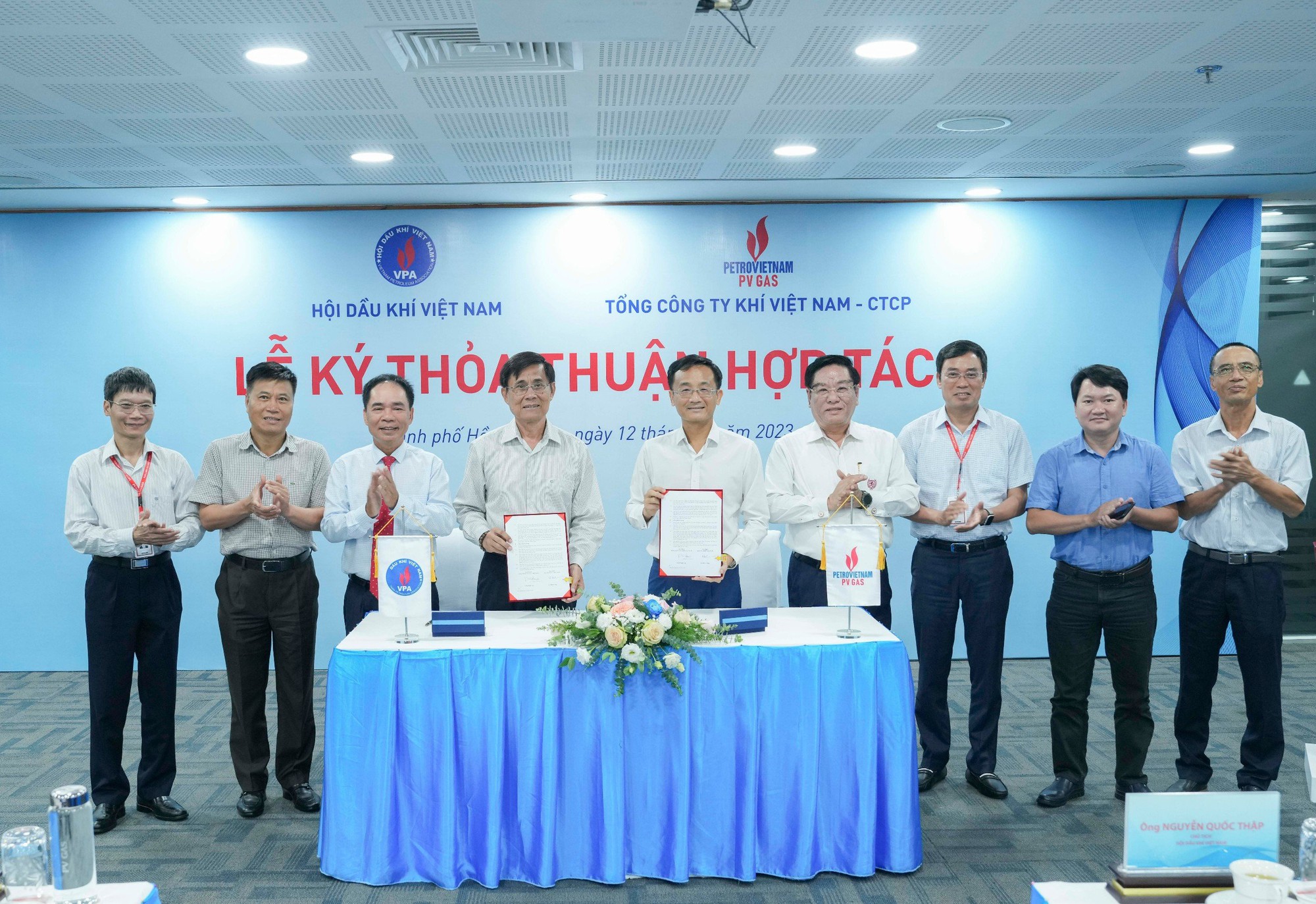 Tổng công ty Khí Việt Nam và Hội Dầu khí Việt Nam ký thỏa thuận hợp tác - Ảnh 1.