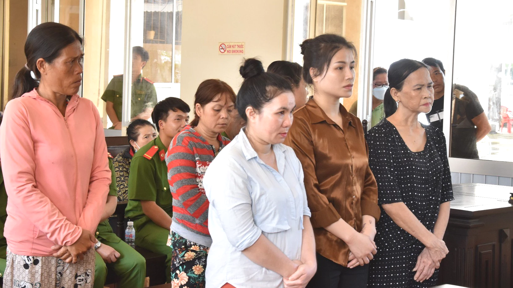 Nhóm đối tượng lừa bán 11 phụ nữ cho người Trung Quốc lĩnh án - Ảnh 1.