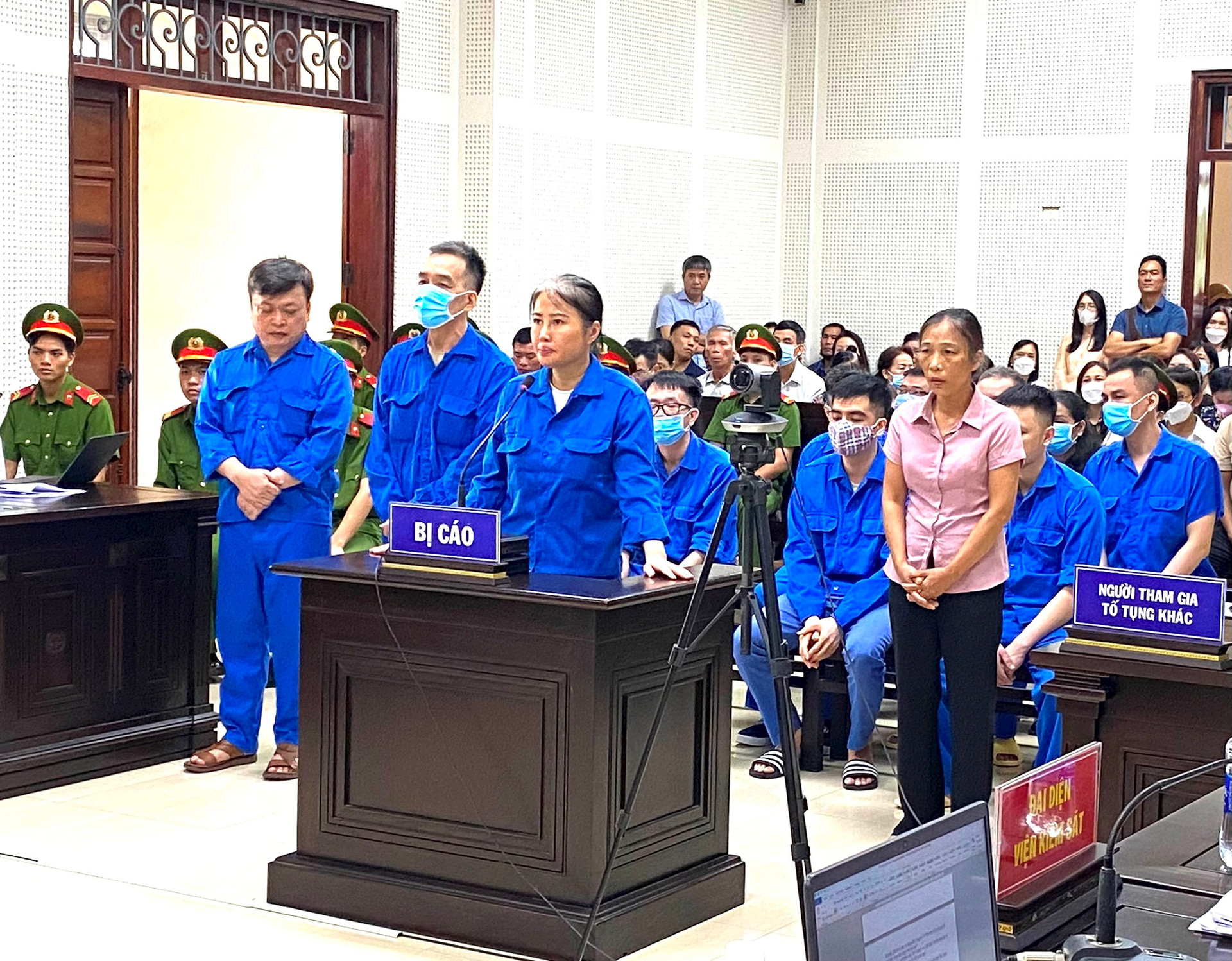 Cựu Giám đốc Sở GD&ĐT tỉnh Quảng Ninh và đồng bị tuyên phạt bao nhiêu năm tù? - Ảnh 4.