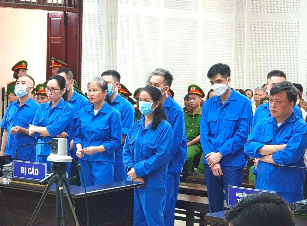 Cựu Giám đốc Sở GD&ĐT tỉnh Quảng Ninh và đồng bị tuyên phạt bao nhiêu năm tù? - Ảnh 1.