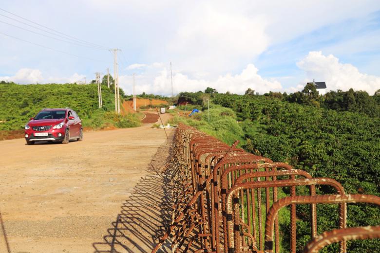 Báo cáo phương án đầu tư hoàn thành hơn 15km tuyến tránh TP Bảo Lộc trong tháng 10/2023 - Ảnh 1.