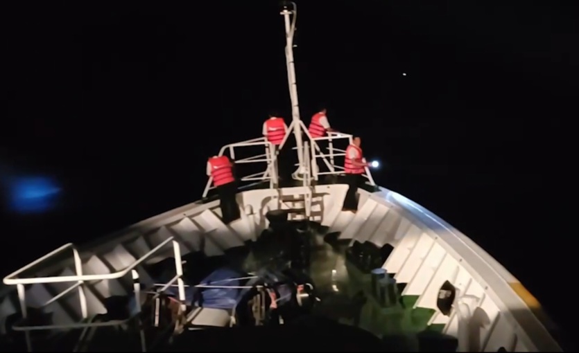 Máy bay, tàu nước ngoài tổ chức tìm kiếm 13 ngư dân Quảng Nam mất tích - Ảnh 1.