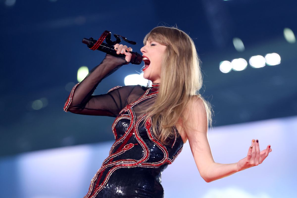 Ca sĩ Taylor Swift tiết lộ bộ phim The Eras Tour sẽ được công chiếu tại Việt Nam - Ảnh 3.