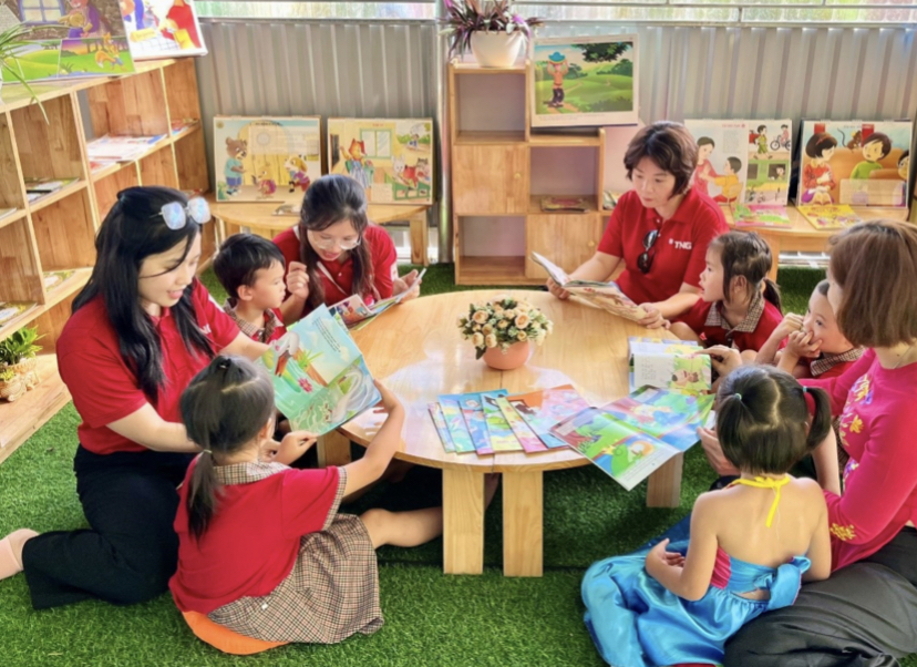 Xây thư viện xanh, TNS Holdings mang niềm vui đọc sách cho trẻ thơ - Ảnh 3.