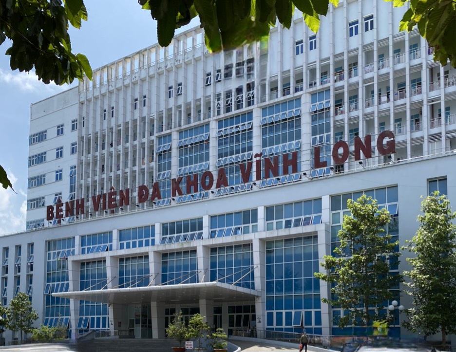 Tạm hoãn phiên tòa xét xử giám đốc Bệnh viện Đa khoa Vĩnh Long - Ảnh 1.