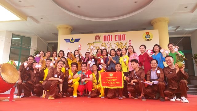 Công đoàn hàng không tổ chức hội chợ thu chào mừng ngày Phụ nữ Việt Nam - Ảnh 1.