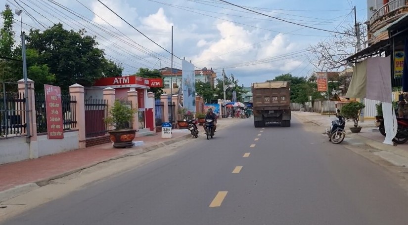 Cận cảnh bất thường đường đi của đất từ mỏ cao tốc đến..lò gạch - Ảnh 7.