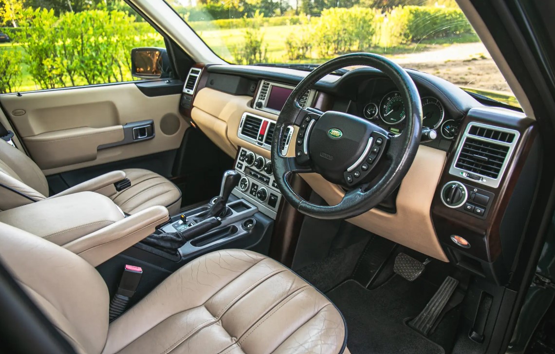 Xe Range Rover của nữ hoàng Anh Elizabeth sắp bán đấu giá - Ảnh 2.