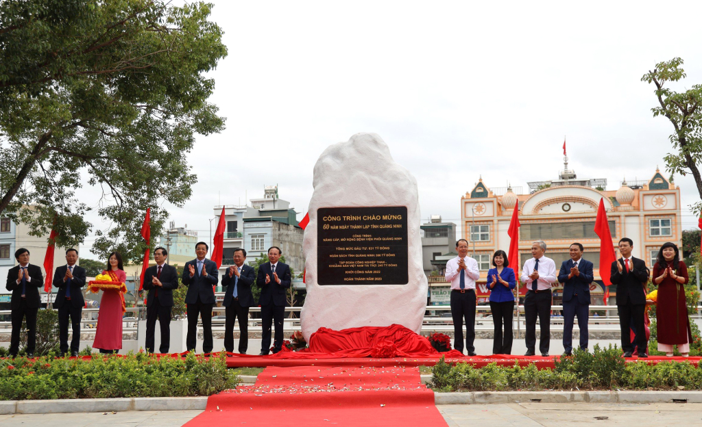 Quảng Ninh gắn biển hàng loạt công trình chào mừng kỷ niệm 60 năm ngày thành lập tỉnh - Ảnh 1.