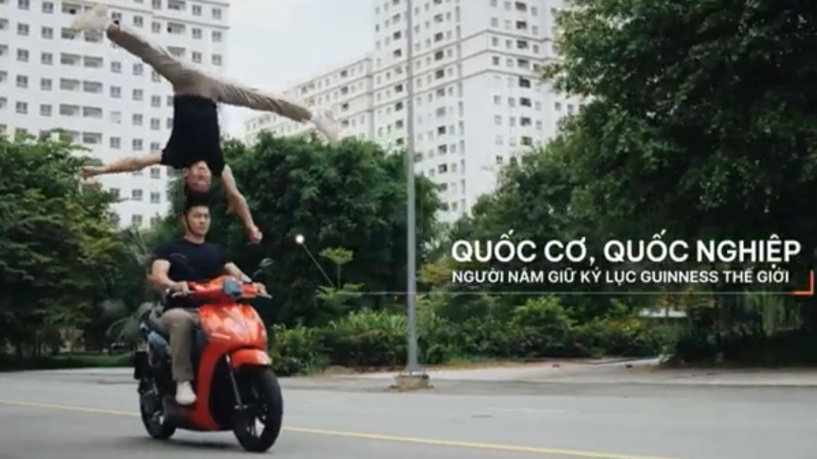 Hãng xe Dat Bike quảng cáo bằng clip nghệ sĩ chồng đầu từng bị triệu hồi gần 800 xe - Ảnh 1.