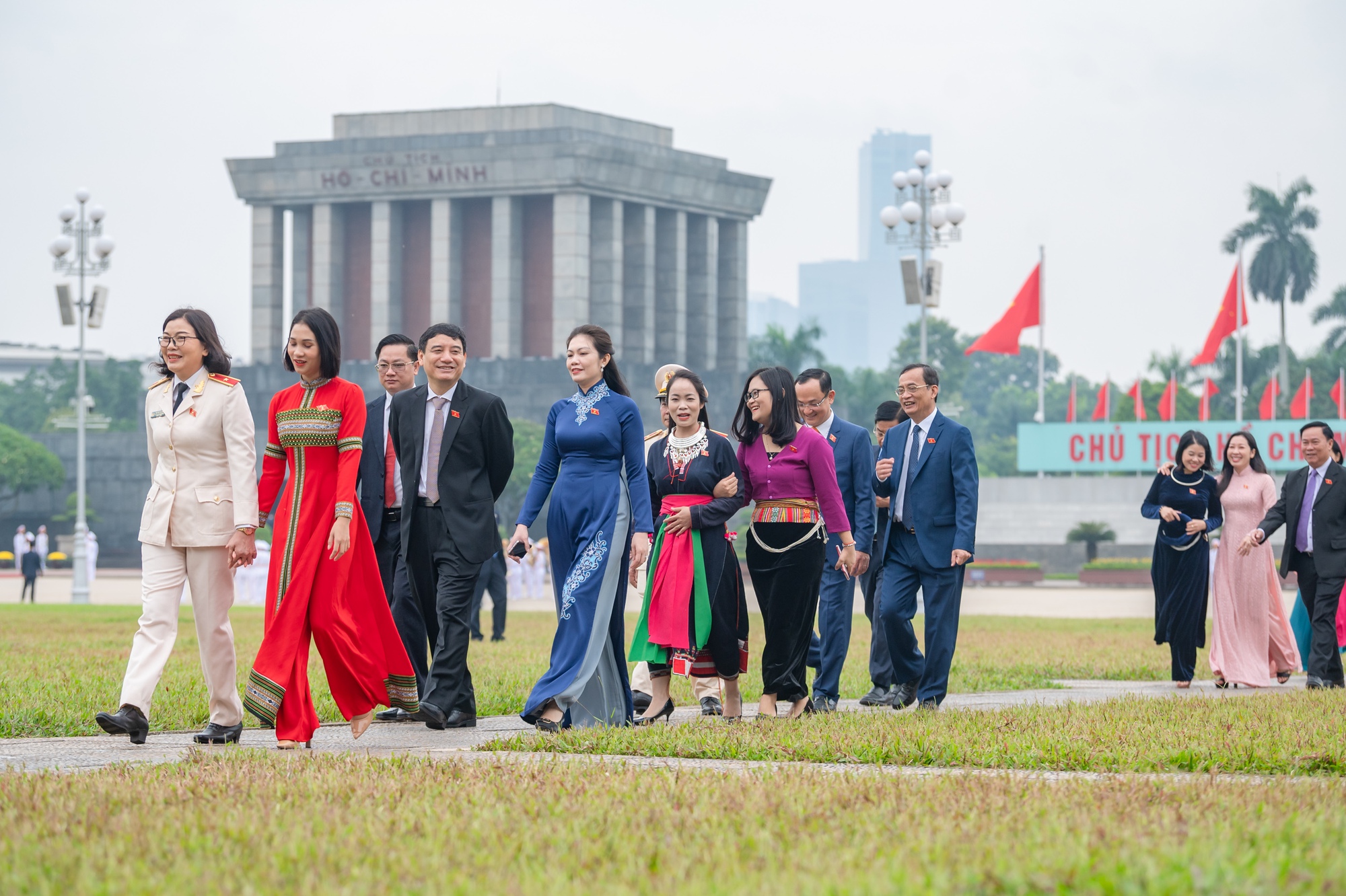 
Lãnh đạo Đảng, Nhà nước, đại biểu Quốc hội viếng Lăng Chủ tịch Hồ Chí Minh
 - Ảnh 9.
