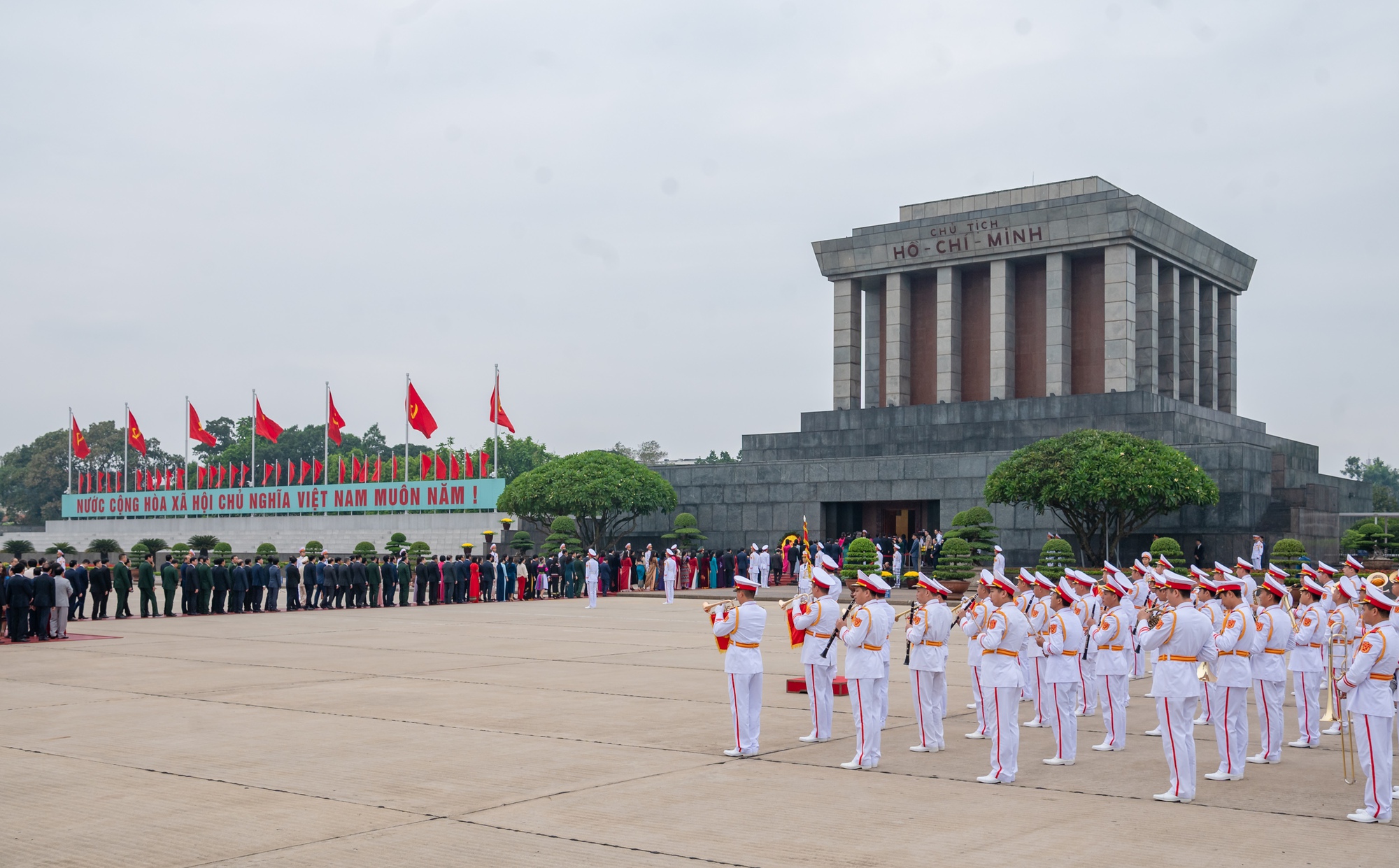 
Lãnh đạo Đảng, Nhà nước, đại biểu Quốc hội viếng Lăng Chủ tịch Hồ Chí Minh
 - Ảnh 4.