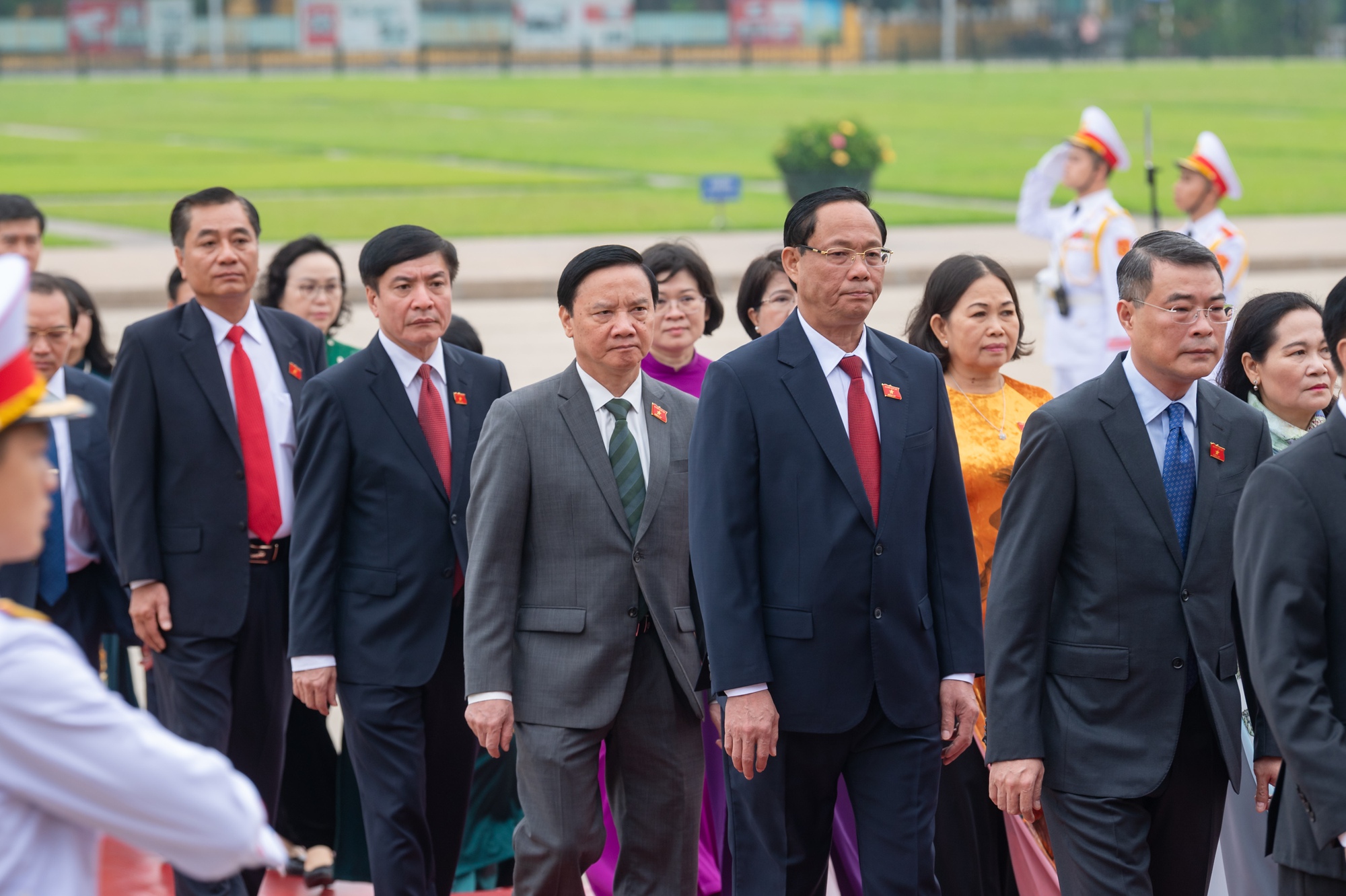 
Lãnh đạo Đảng, Nhà nước, đại biểu Quốc hội viếng Lăng Chủ tịch Hồ Chí Minh
 - Ảnh 7.