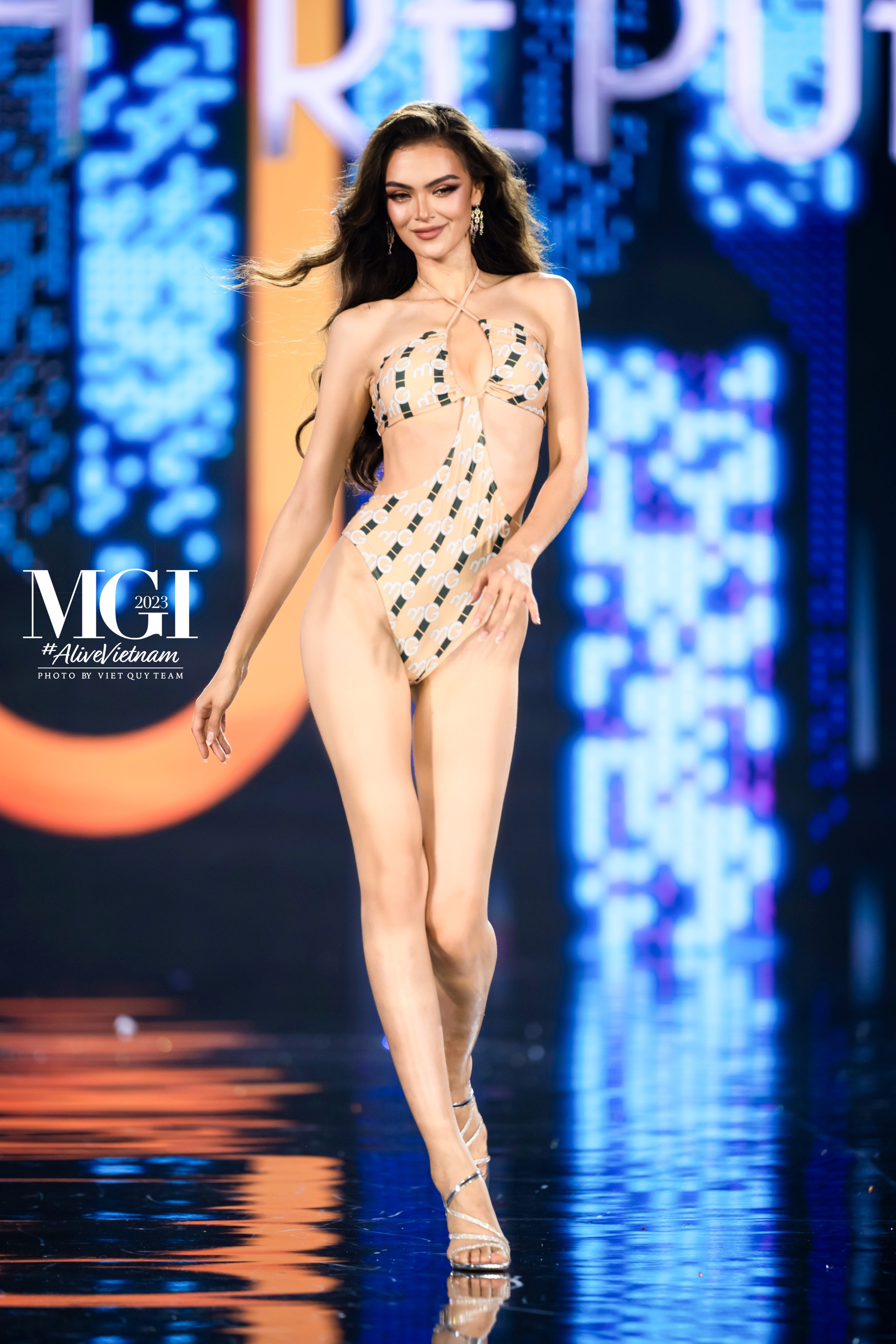 Thí sinh Miss Grand International 2023 &quot;đốt cháy&quot; sân khấu với đầm dạ hội và bikini  - Ảnh 5.