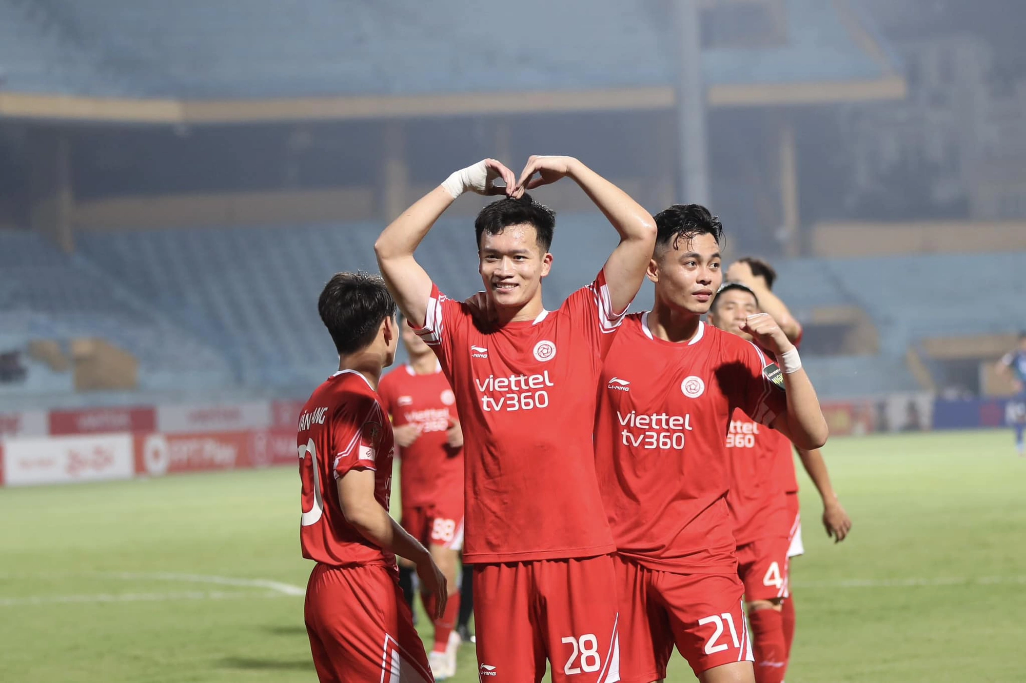 Tiết lộ danh tính 7 đội bóng theo đuổi ngôi sao đắt giá nhất Việt Nam  - Ảnh 1.