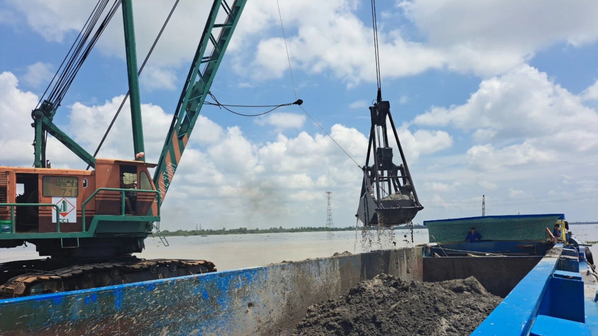 Một công ty ở Đồng Tháp được duyệt thẩm định khai thác hơn 1,7 triệu m3 cát trên sông Tiền - Ảnh 1.