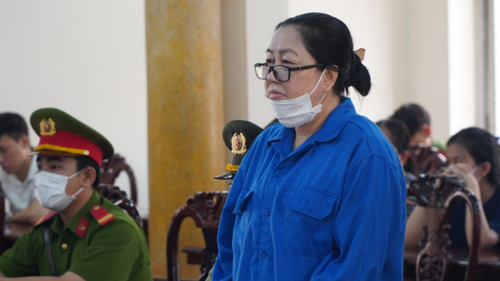 Trùm buôn lậu Mười Tường được sự tiếp tay của cựu cảnh sát ở An Giang bị đưa ra xét xử - Ảnh 2.