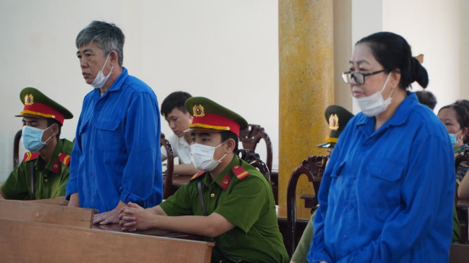 Trùm buôn lậu Mười Tường được sự tiếp tay của cựu cảnh sát ở An Giang bị đưa ra xét xử - Ảnh 1.