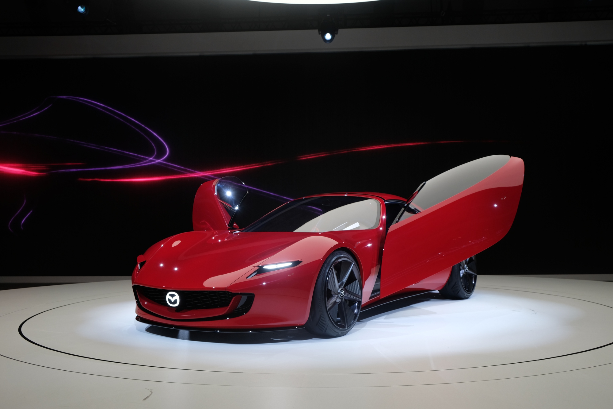 Xe thể thao Mazda Iconic SP hybrid thu hút mọi ánh nhìn
