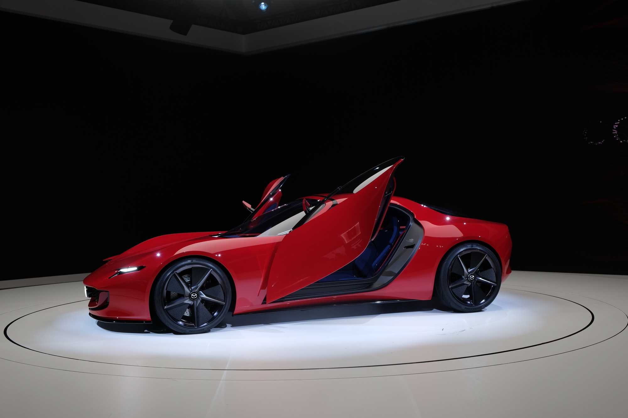 Mazda Iconic SP - Xe thể thao hybrid thu hút mọi ánh nhìn - Ảnh 3.