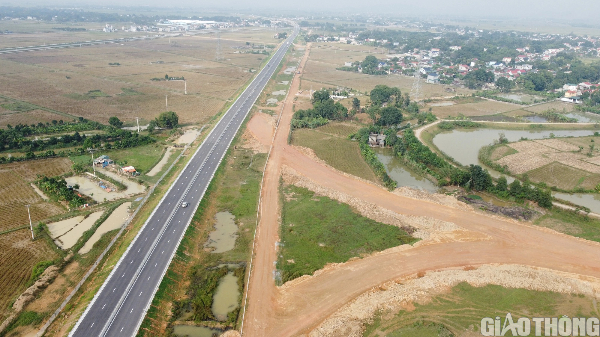 Hai nút giao trên cao tốc Mai Sơn - QL45 chưa thể khai thác - Ảnh 7.