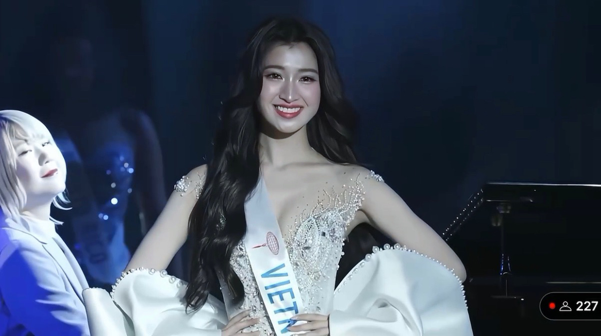 Phương Nhi lọt top 15 Miss International, &quot;phá vỡ lời nguyền&quot; Miss Visit Japan - Ảnh 1.
