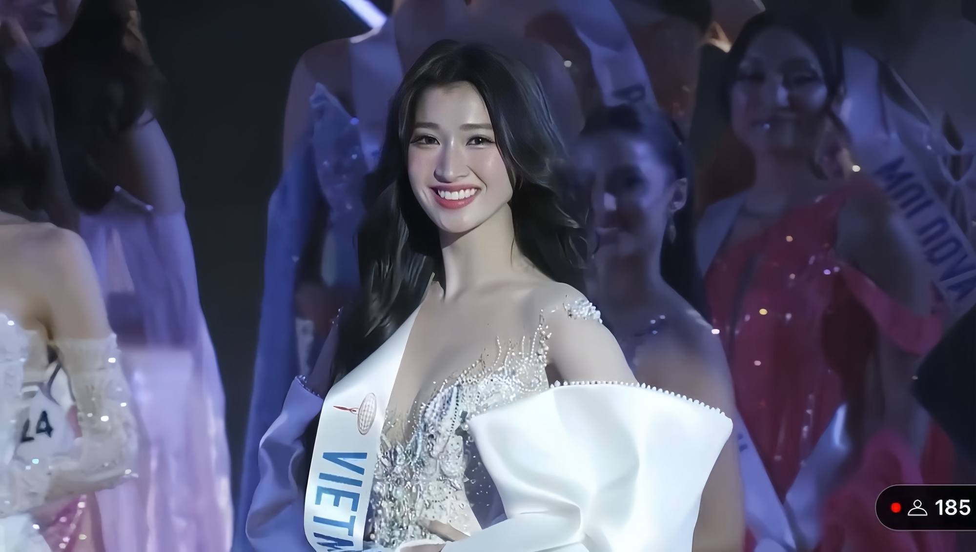 Phương Nhi lọt top 15 Miss International, &quot;phá vỡ lời nguyền&quot; Miss Visit Japan - Ảnh 2.