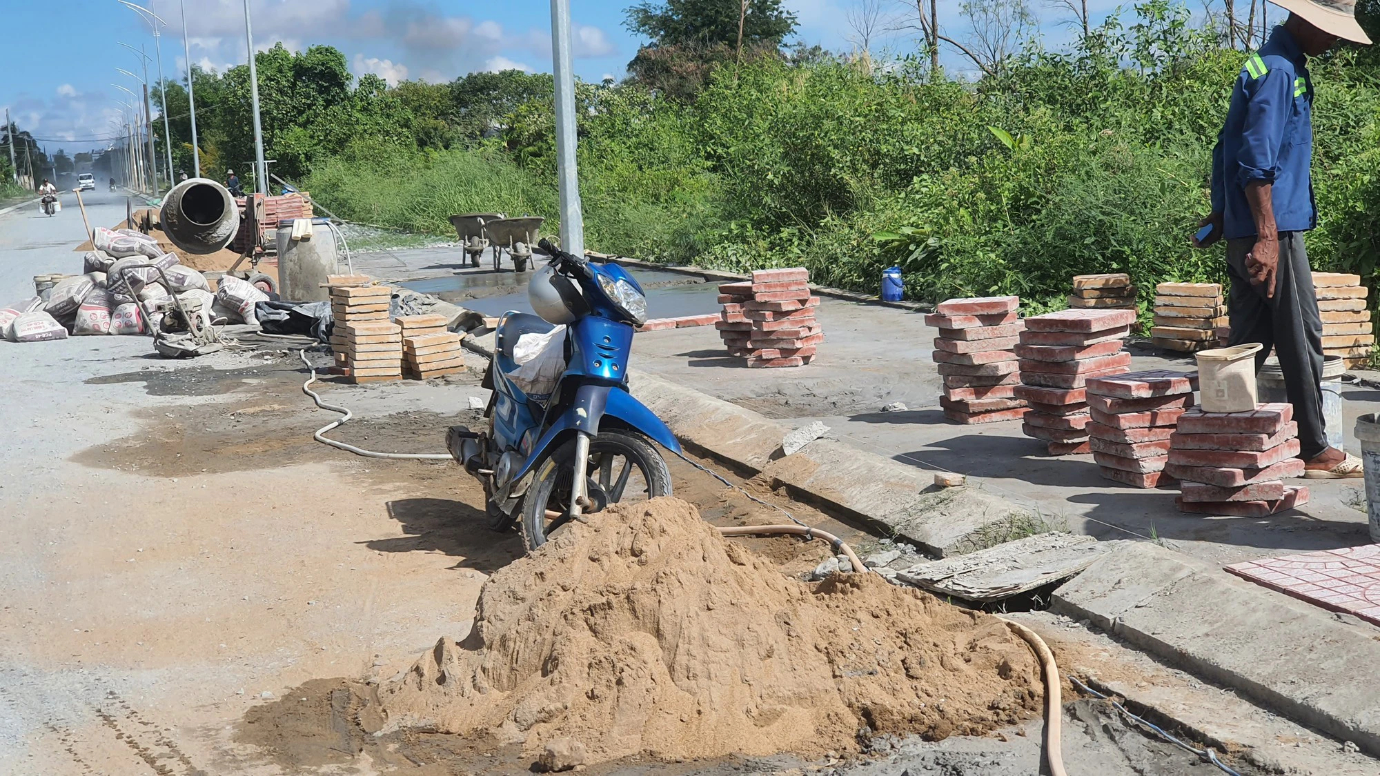 Khẩn trương hoàn thành tuyến đường Lò Rèn ở Bạc Liêu - Ảnh 5.