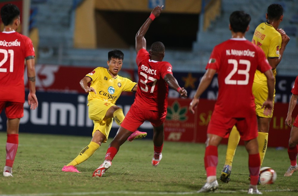 V-League: Thanh Hóa đánh rơi chiến thắng trước Viettel bởi bàn thua ở phút 90+9  - Ảnh 1.