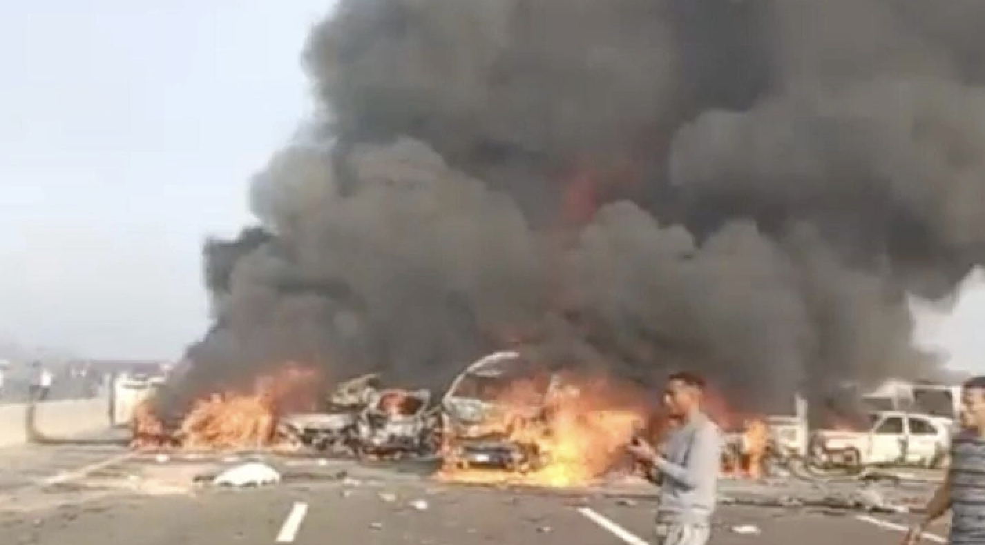 Tai nạn giao thông liên hoàn tại Ai Cập, gần 100 người thương vong  - Ảnh 1.