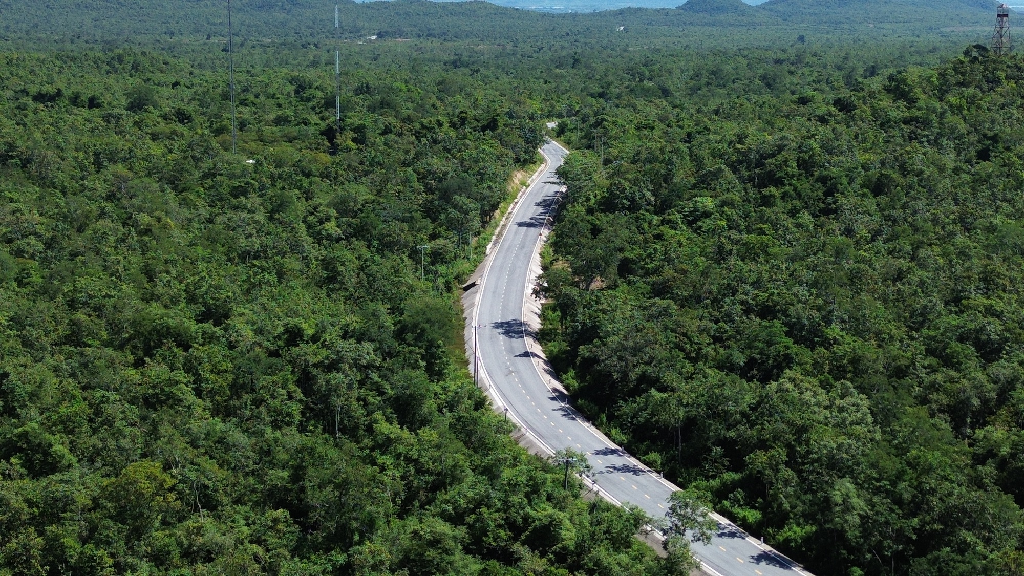 Ngắm cung đường dài 22km kết nối QL27 với xã vùng sâu nhất Ninh Thuận - Ảnh 9.