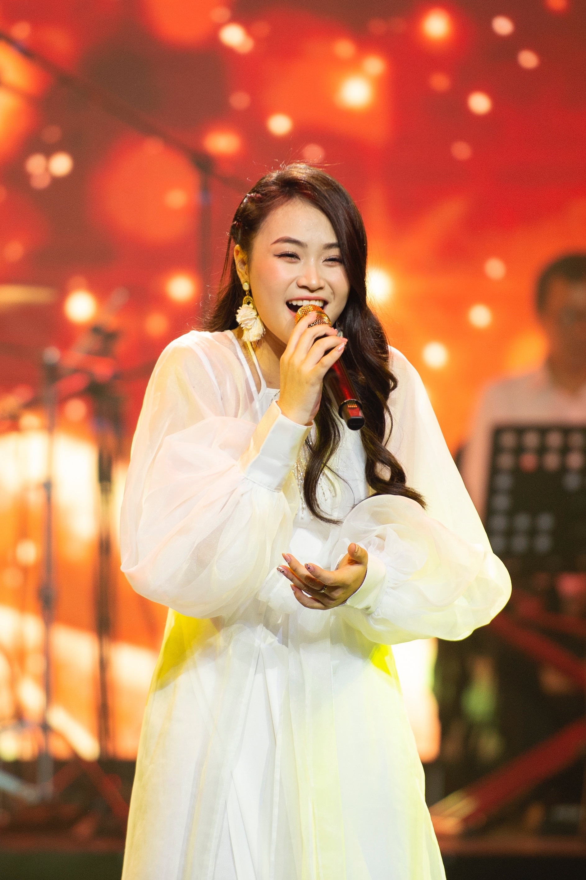Cô gái 18 tuổi xứ Nghệ đã thắng giải Quán quân Tiếng hát Hà Nội 2023 - Ảnh 2.